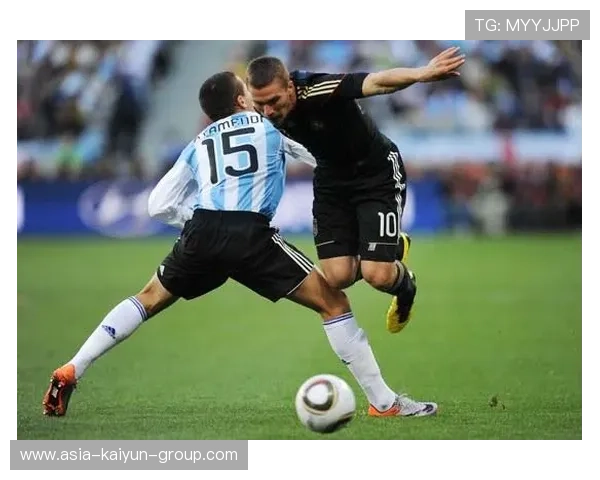 波多尔斯基再破纪录:传奇再度点燃足球激情 波多尔斯基再破纪录:传奇再度点燃足球激情