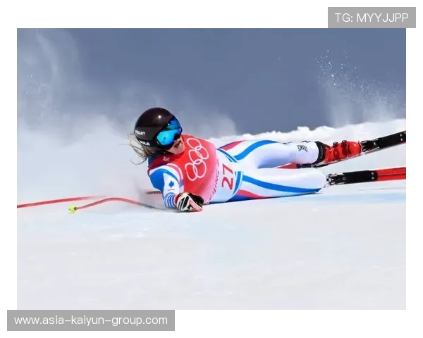 高山滑雪选手撞雪网却奇迹无伤,网友称其“雪地金刚” 高山滑雪选手撞雪网却奇迹无伤,网友称其“雪地金刚”