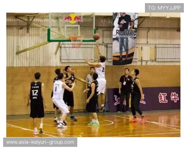 冠军球队备战赛季再度封闭集训，力争蝉联桂冠，冠军联赛小组赛