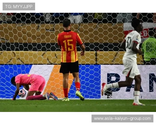 突尼斯希望小组出线压力骤增，小娃脸一边大一边小